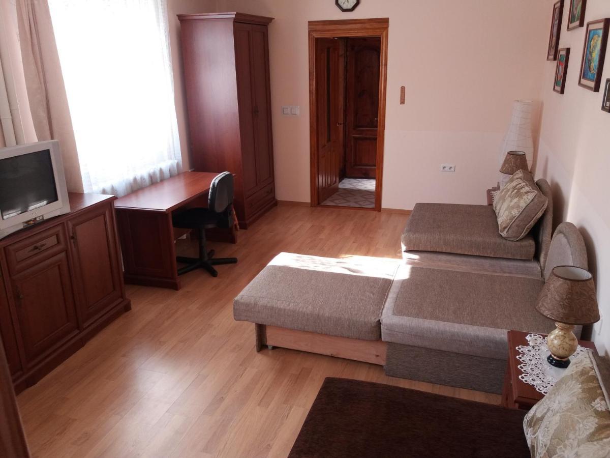 "Arttrakt" Hotel Lviv Ngoại thất bức ảnh