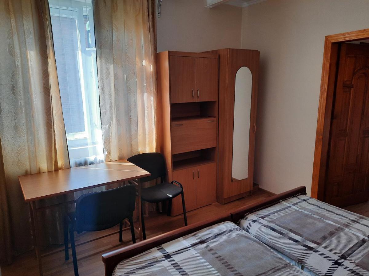 "Arttrakt" Hotel Lviv Ngoại thất bức ảnh