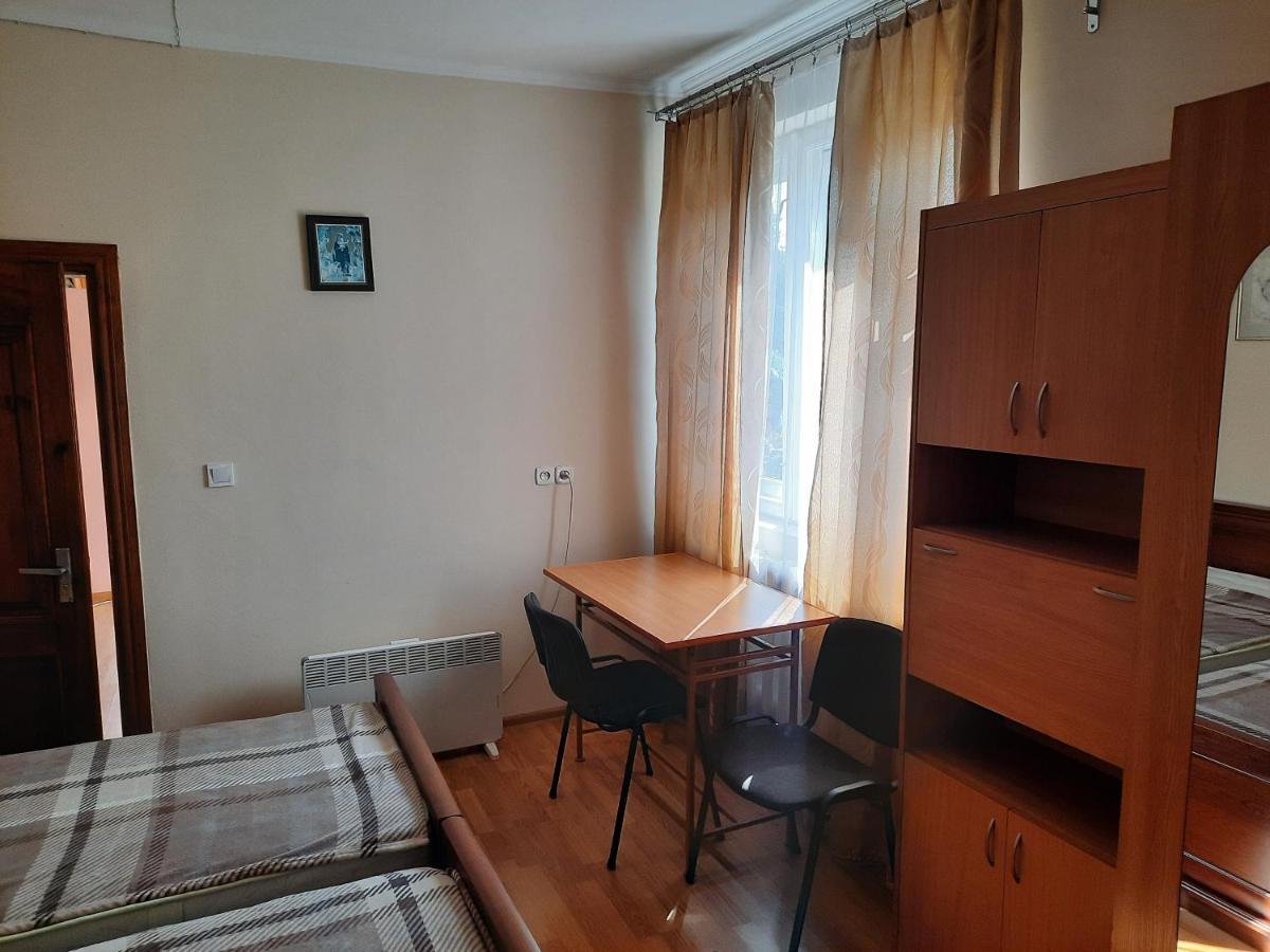 "Arttrakt" Hotel Lviv Ngoại thất bức ảnh